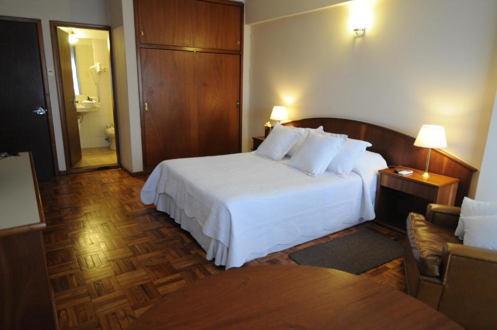 Hotel Los Cedros Salto Bilik gambar